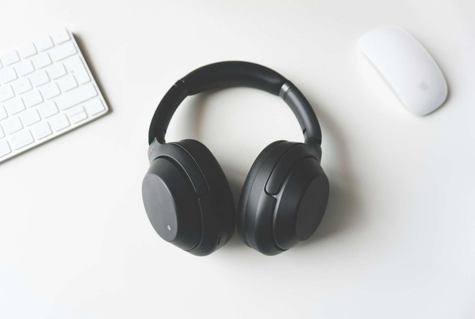 Consumer electronics arranged for wholesale supply
